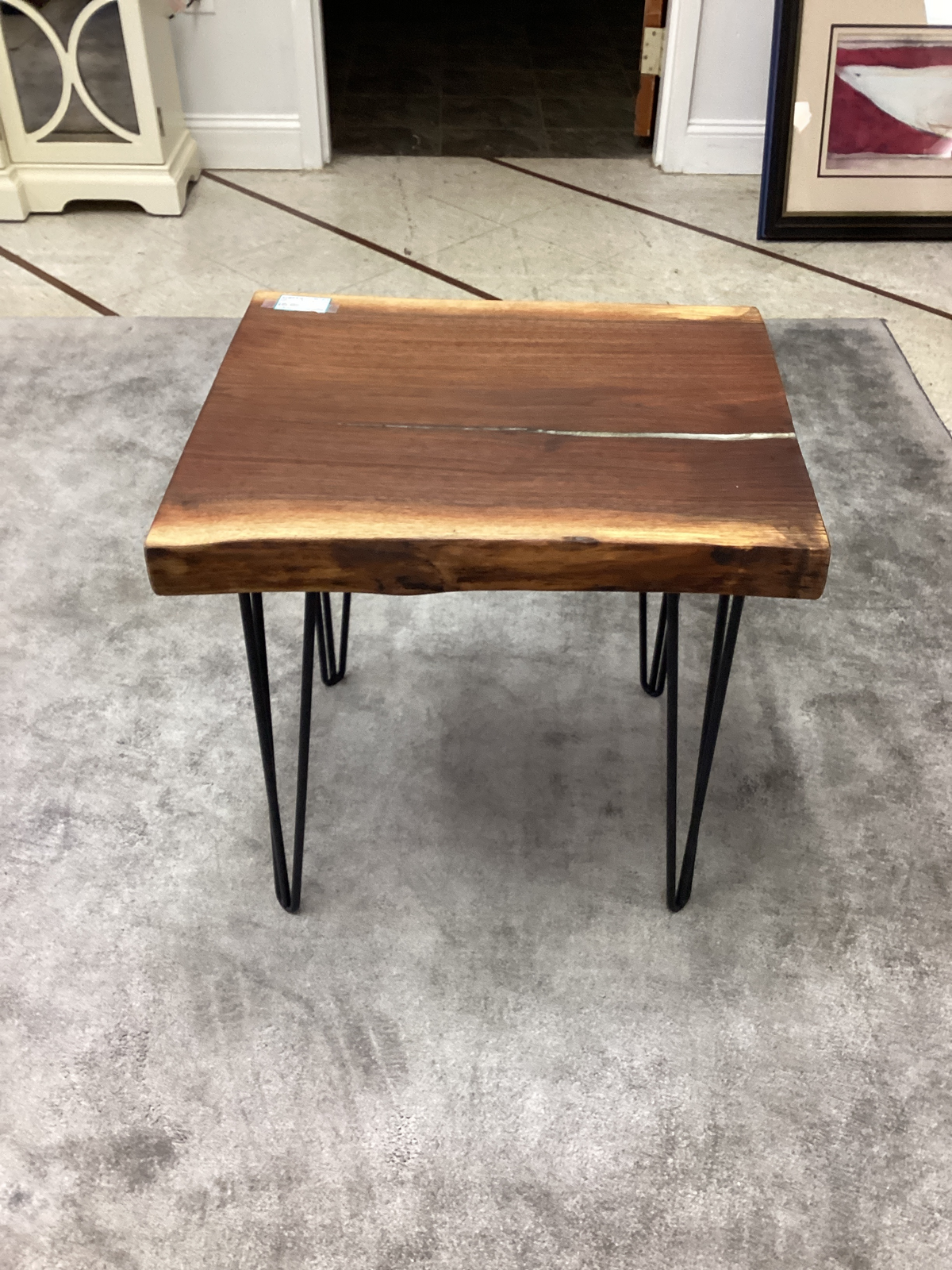 ACCENT TABLE