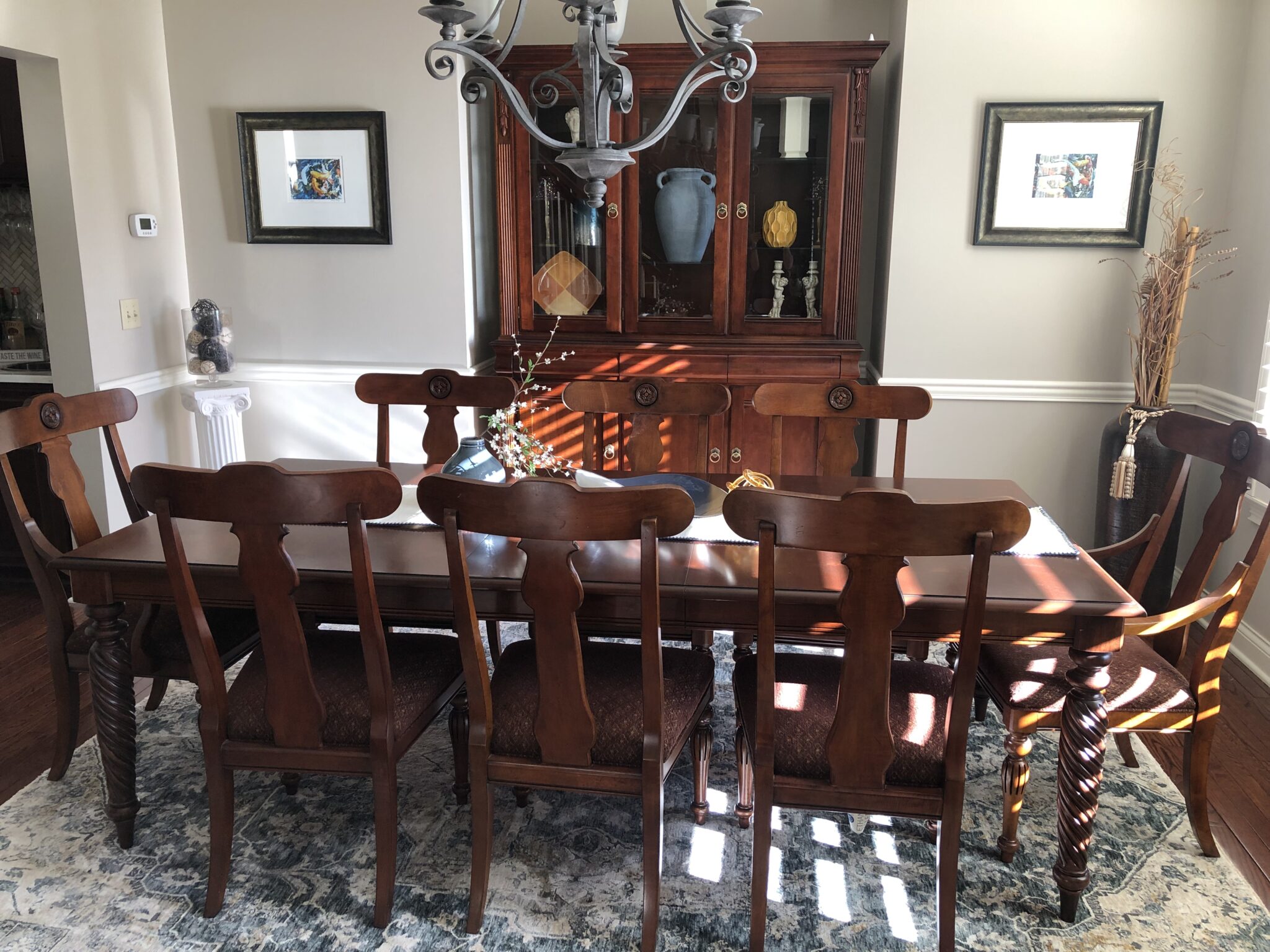 ETHAN ALLEN Dining Table with (8) Chairs and (3) Leaves Upscale