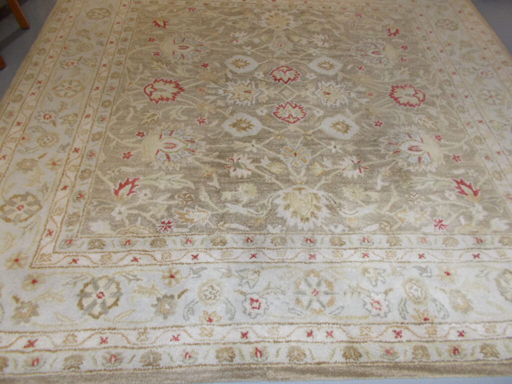 SAFAVIEH Green/Gold Floral; 8' x 8' Square Rug