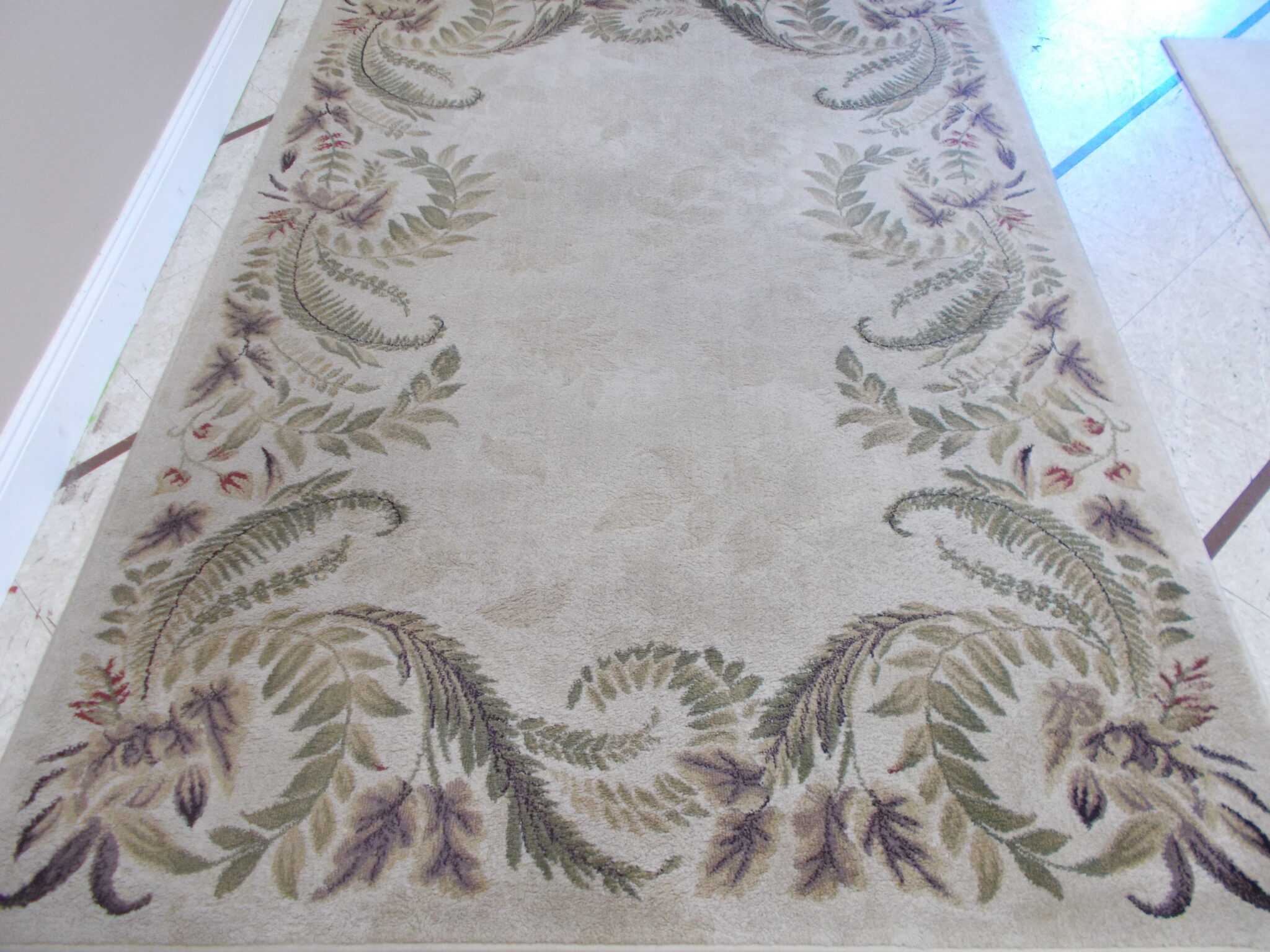 BEAULIEU "Wisteria" Beige/Green/Brown Rug; 5.5" x 7.5"