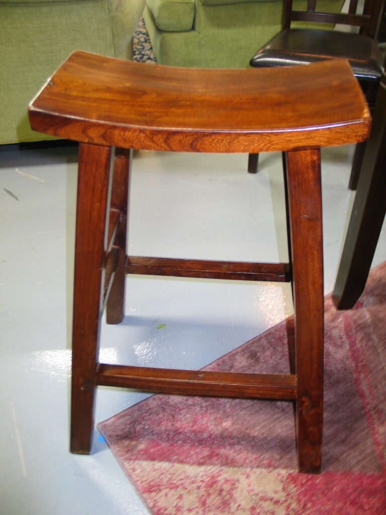 Saddle Style Bar Stool; 18