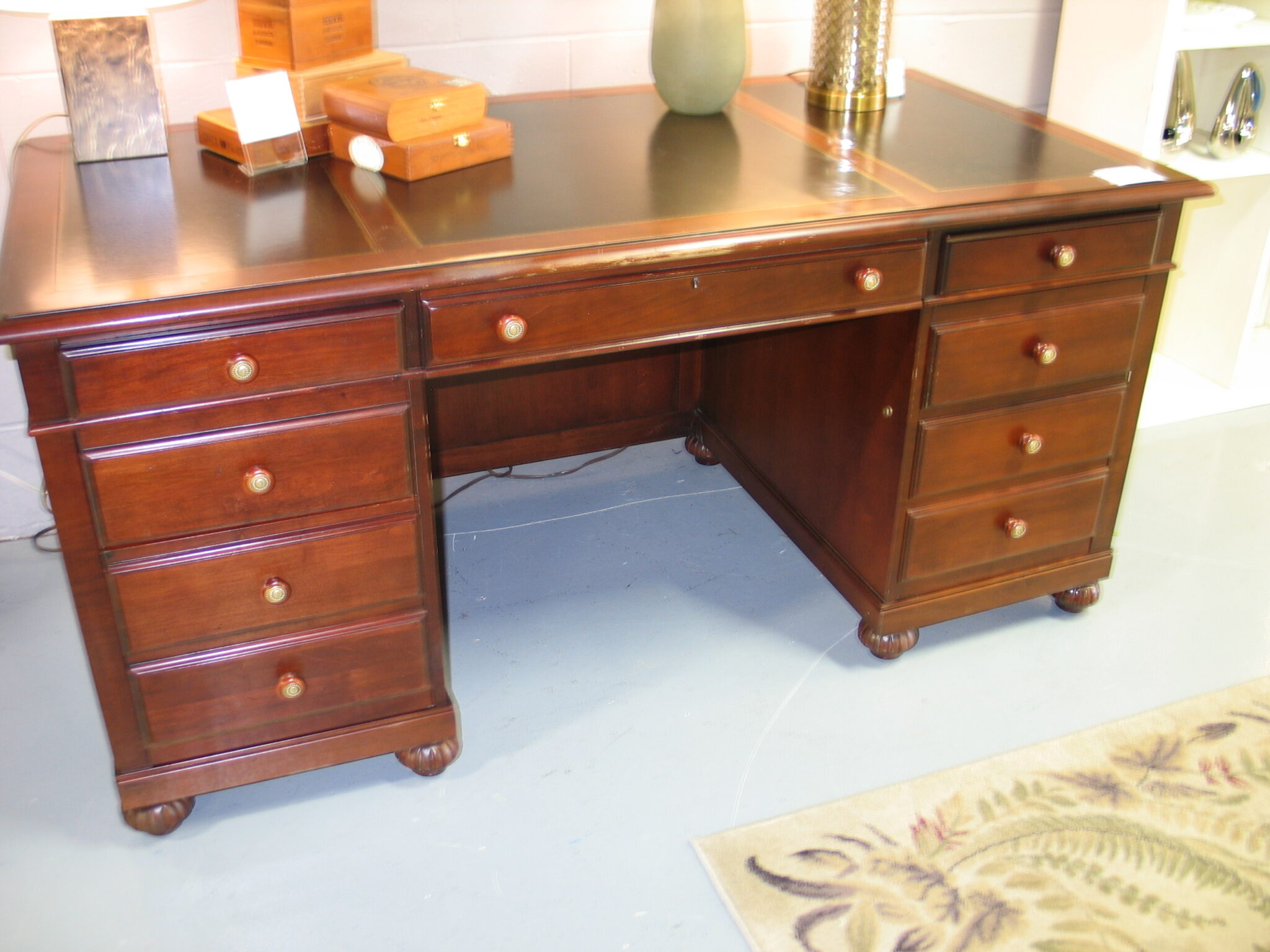 ETHAN ALLEN 7-Drawer Executive Desk with Drop Down Keyboard Tray and (2) File Drawers (some wear); 64" x 32" x 31"