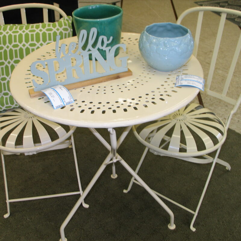 Cream 3-Piece Folding Cafe Set; Table 24" R and (2) Chairs:  (4) Sets Available