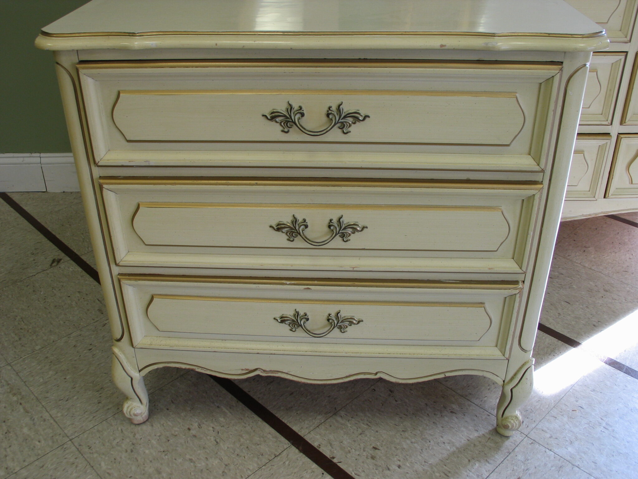 French Provincial 3-Drawer Chest; 31" x 19" x 30"