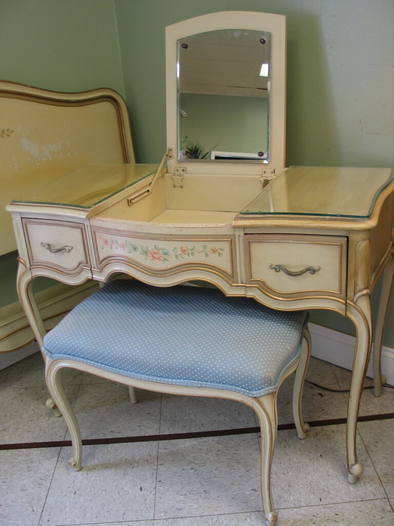 DREXEL French Provincial 2-Drawer Vanity 42