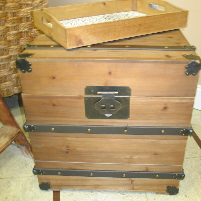 Wooden Trunk/End Table; 20" x 20" x 20"